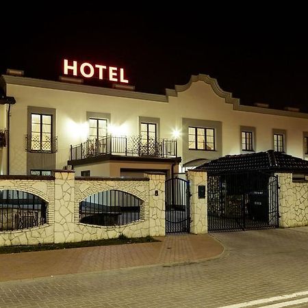 Hotel Notabene Свидник Экстерьер фото