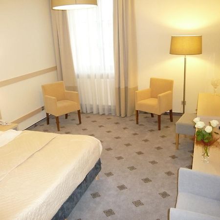Hotel Notabene Свидник Экстерьер фото