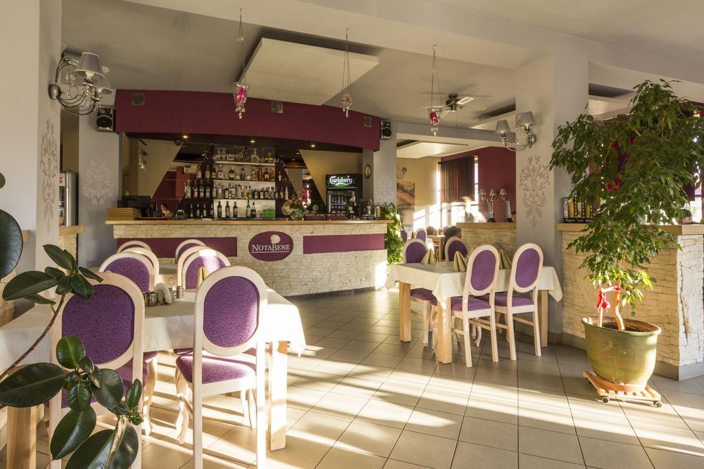 Hotel Notabene Свидник Экстерьер фото