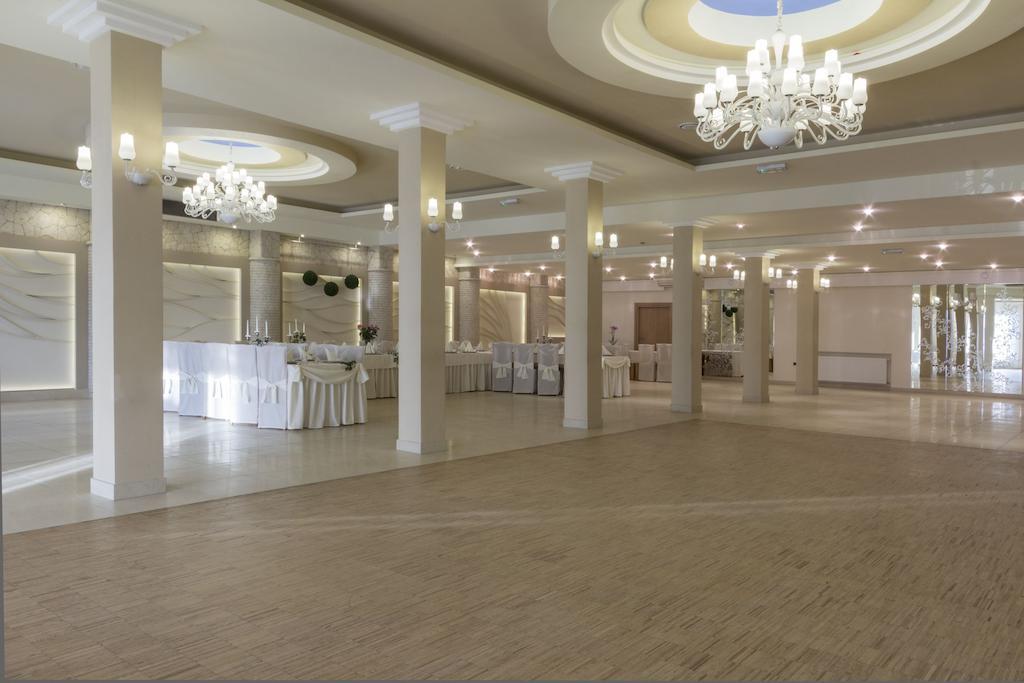 Hotel Notabene Свидник Экстерьер фото