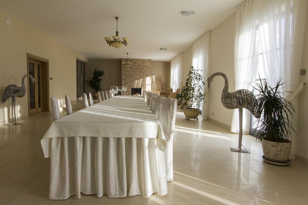 Hotel Notabene Свидник Экстерьер фото