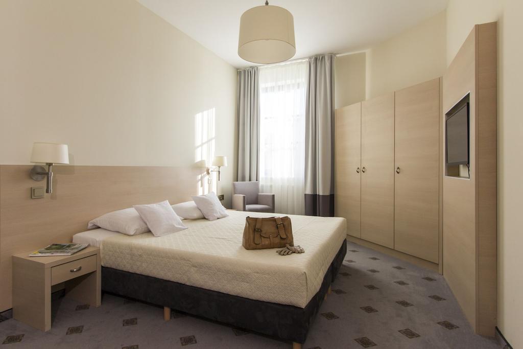 Hotel Notabene Свидник Экстерьер фото