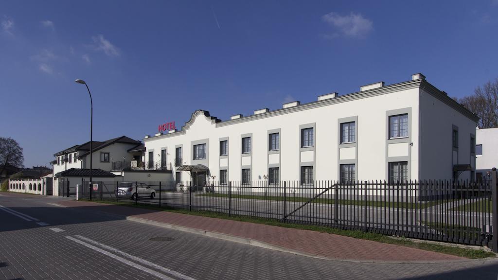 Hotel Notabene Свидник Экстерьер фото