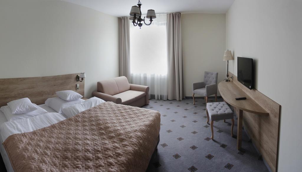 Hotel Notabene Свидник Экстерьер фото