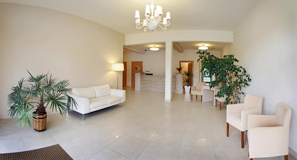 Hotel Notabene Свидник Экстерьер фото