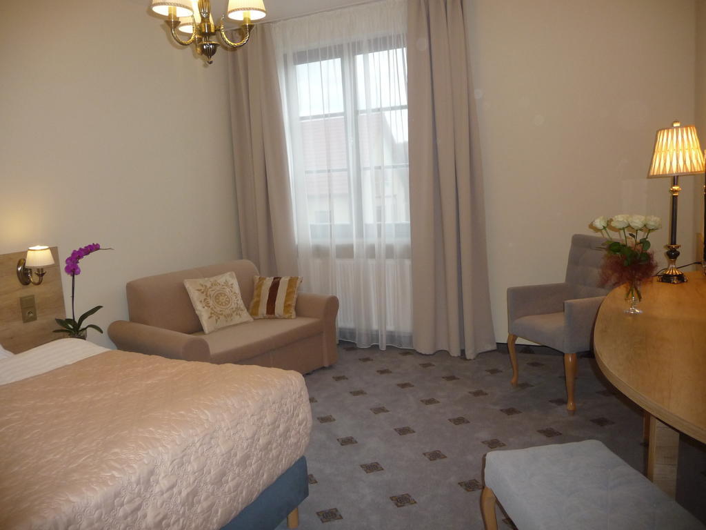 Hotel Notabene Свидник Экстерьер фото